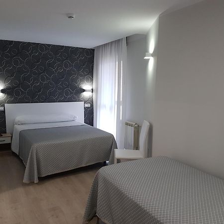 Los Rosales Saron Εξωτερικό φωτογραφία